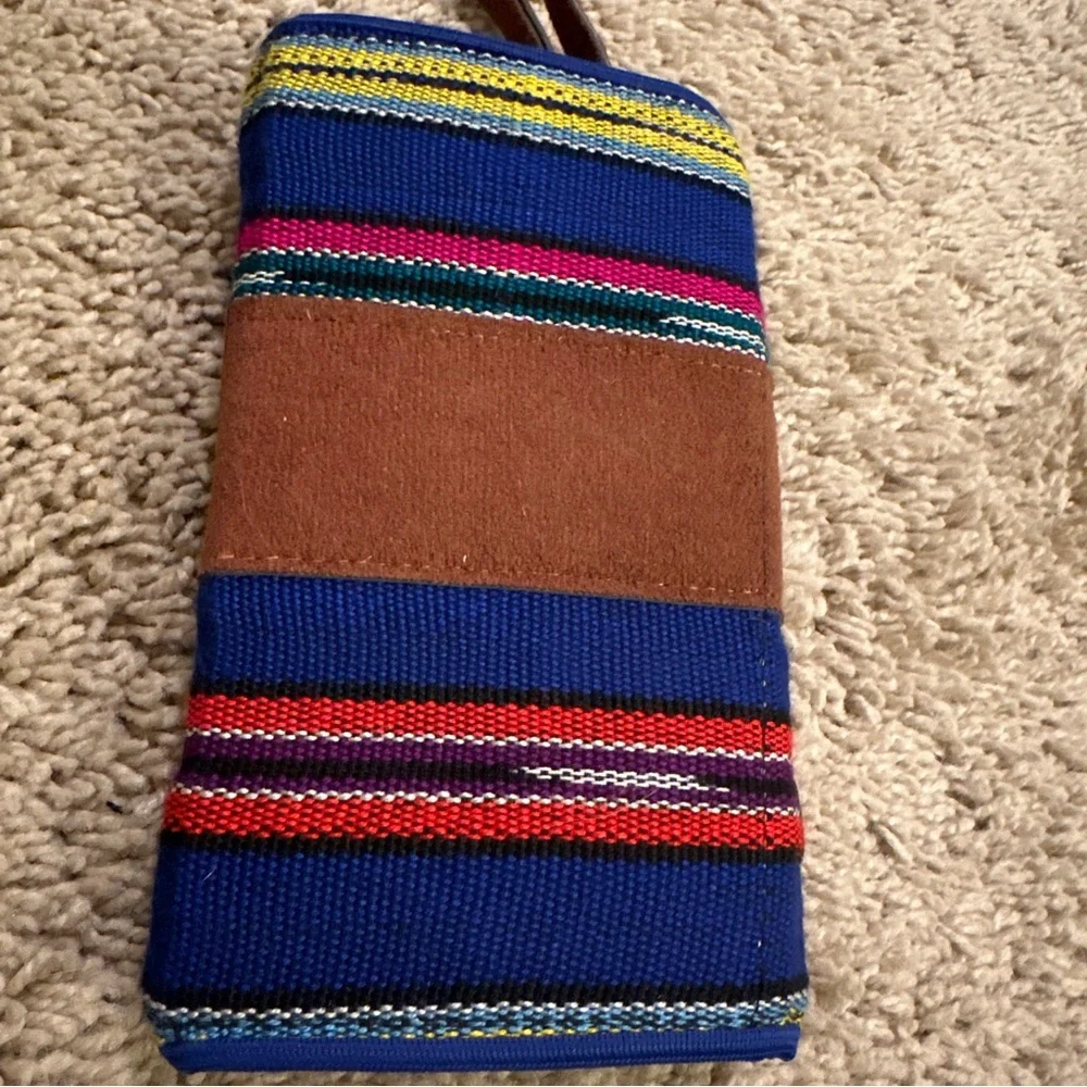 Guatemala Tropical Embroidered Wallet Wristlet - Picture 5 of 8